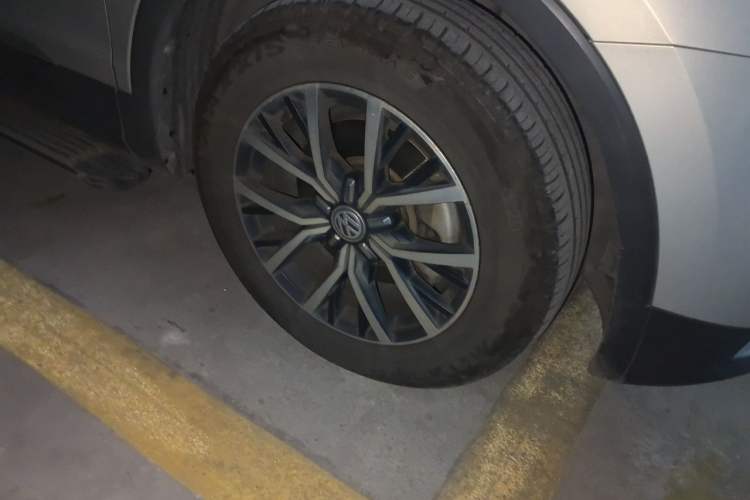 Used Volkswagen Tiguan L 2017 330TSI Automatic Two-Wheel Drive Luxury Edition Right Front Wheel Hub