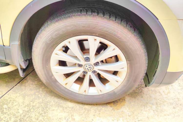 Used Volkswagen Tiguan L 2017 330TSI Automatic Two-Wheel Drive Luxury Edition Right Front Wheel Hub