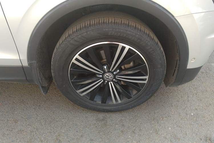 Used Volkswagen Tiguan L 2017 330TSI Automatic Two-Wheel Drive Flagship Edition Right Front Wheel Hub