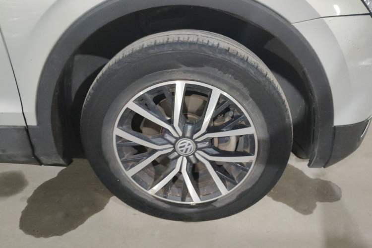 Used Volkswagen Tiguan L 2017 330TSI Automatic Two-Wheel Drive Luxury Edition Right Front Wheel Hub