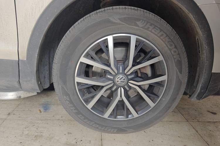 Used Volkswagen Tiguan L 2017 330TSI Automatic Two-Wheel Drive Luxury Edition Right Front Wheel Hub