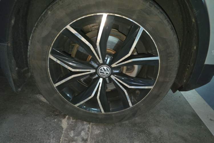 Used Volkswagen Tiguan L 2017 380TSI Automatic All-Wheel-Drive Flagship Edition Right Front Wheel Hub