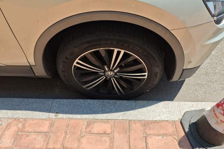 Used Volkswagen Tiguan L 2017 330TSI Automatic Two-Wheel Drive Flagship Edition Right Front Wheel Hub