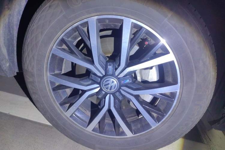 Used Volkswagen Tiguan L 2017 330TSI Automatic Two-Wheel Drive Luxury Edition Right Front Wheel Hub