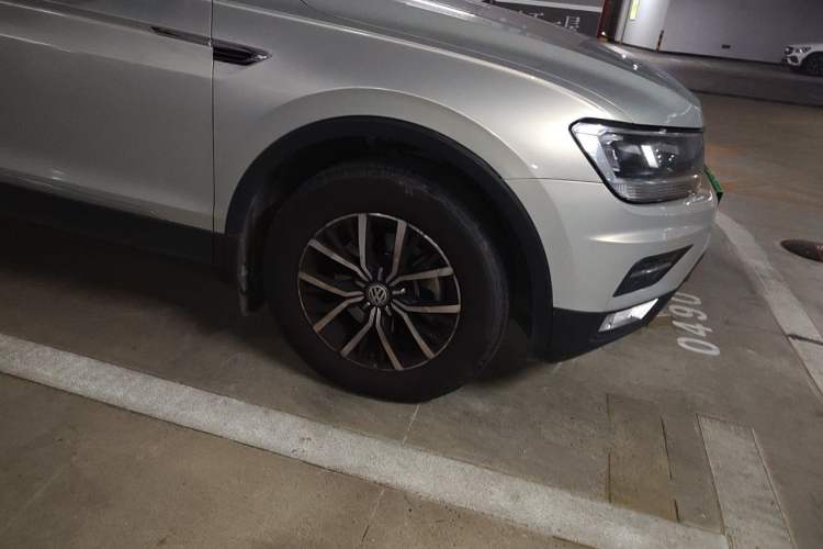 Used Volkswagen Tiguan L 2017 330TSI Automatic Two-Wheel Drive Luxury Edition Right Front Wheel Hub