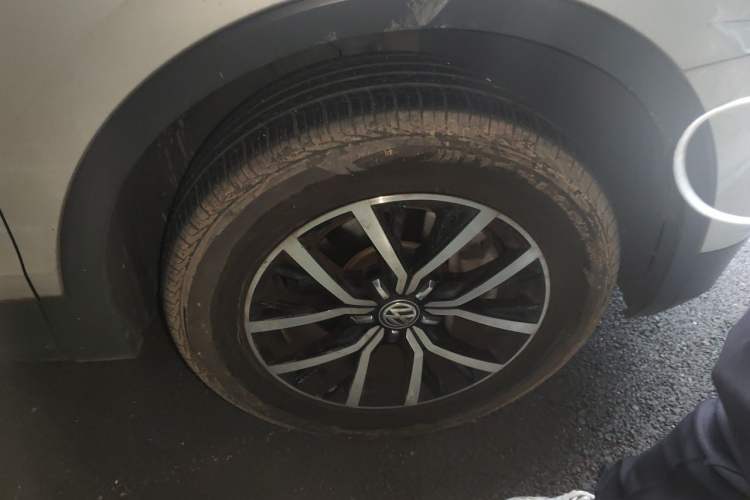 Used Volkswagen Tiguan L 2017 330TSI Automatic Two-Wheel Drive Luxury Edition Right Front Wheel Hub