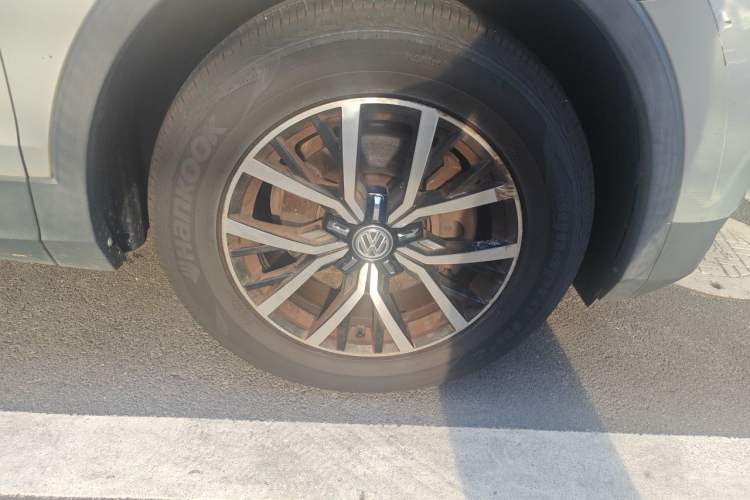 Used Volkswagen Tiguan L 2017 330TSI Automatic Two-Wheel Drive Luxury Edition Right Front Wheel Hub