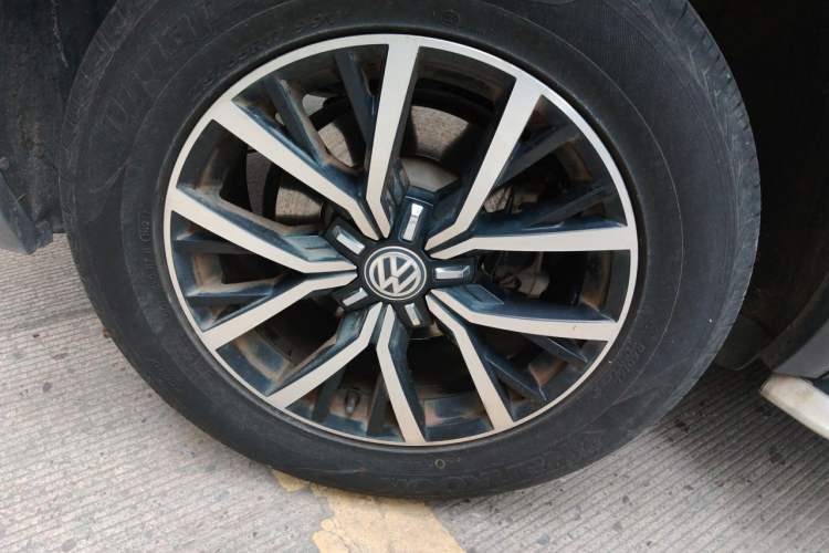Used Volkswagen Tiguan L 2017 330TSI Automatic Two-Wheel Drive Luxury Edition Right Front Wheel Hub
