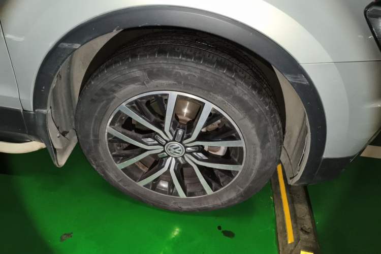 Used Volkswagen Tiguan L 2017 330TSI Automatic Two-Wheel Drive Comfort Edition Right Front Wheel Hub
