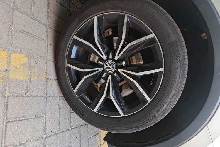 Used Volkswagen Tiguan L 2017 330TSI Automatic Two-Wheel Drive Flagship Edition Right Front Wheel Hub
