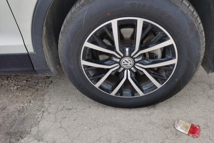 Used Volkswagen Tiguan L 2017 330TSI Automatic Two-Wheel Drive Luxury Edition Right Front Wheel Hub