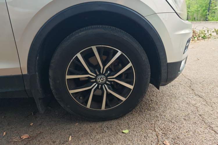 Used Volkswagen Tiguan L 2017 330TSI Automatic Two-Wheel Drive Luxury Edition Right Front Wheel Hub