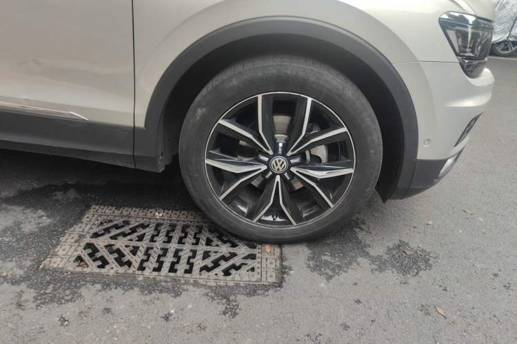 Used Volkswagen Tiguan L 2017 380TSI Automatic All-Wheel-Drive Flagship Edition Right Front Wheel Hub