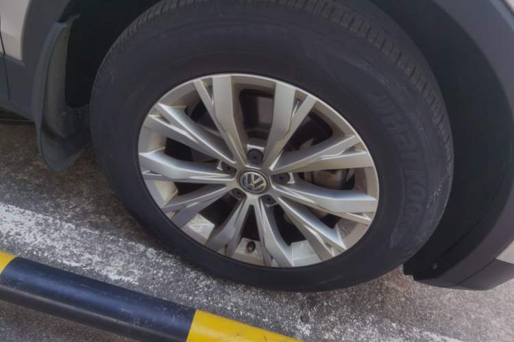 Used Volkswagen Tiguan L 2017 330TSI Automatic Two-Wheel Drive Luxury Edition Right Front Wheel Hub