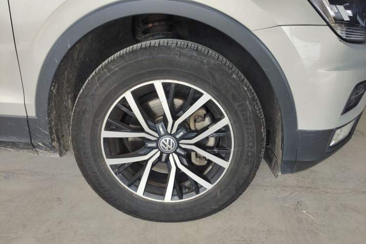 Used Volkswagen Tiguan L 2017 330TSI Automatic Two-Wheel Drive Luxury Edition Right Front Wheel Hub