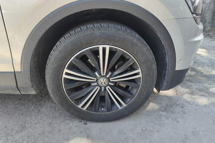 Used Volkswagen Tiguan L 2017 330TSI Automatic Two-Wheel Drive Flagship Edition Right Front Wheel Hub