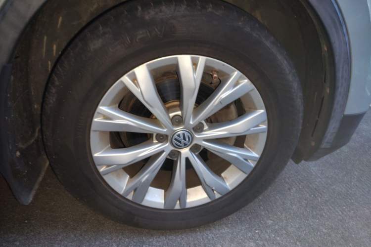 Used Volkswagen Tiguan L 2017 330TSI Automatic Two-Wheel Drive Luxury Edition Right Front Wheel Hub