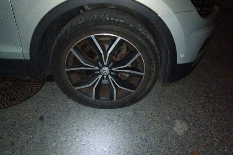 Used Volkswagen Tiguan L 2017 330TSI Automatic Two-Wheel Drive Flagship Edition Right Front Wheel Hub