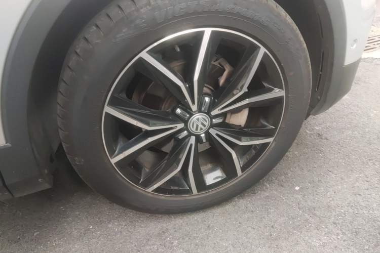 Used Volkswagen Tiguan L 2017 330TSI Automatic Two-Wheel Drive Flagship Edition Right Front Wheel Hub