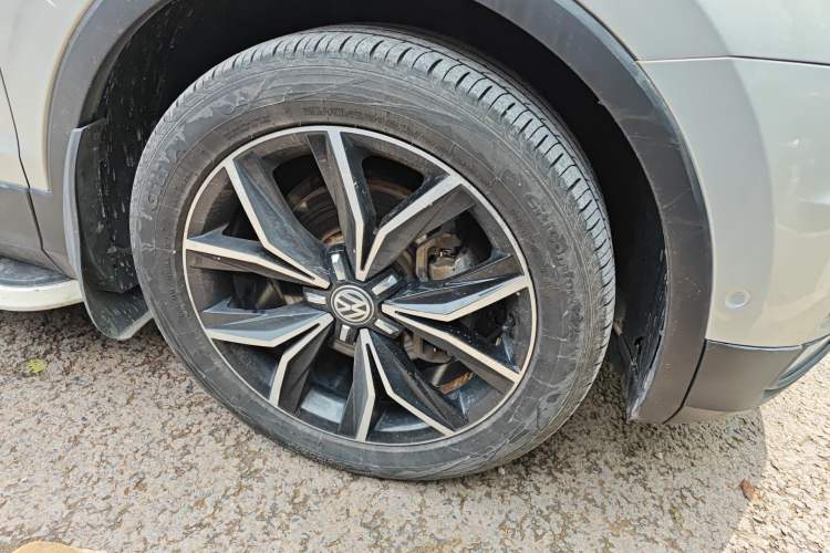 Used Volkswagen Tiguan L 2017 330TSI Automatic Two-Wheel Drive Flagship Edition Right Front Wheel Hub