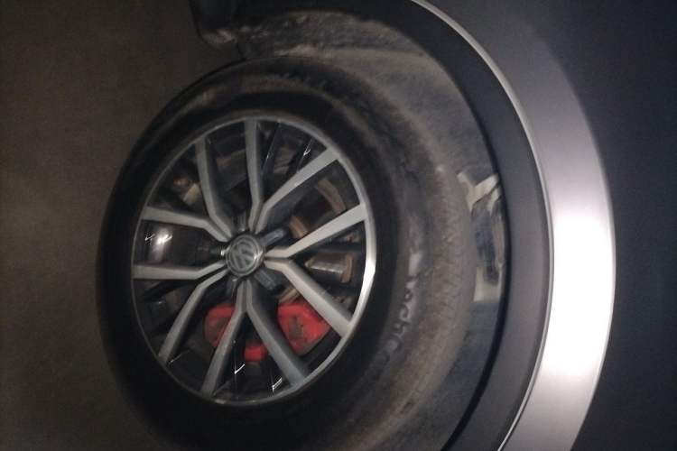 Used Volkswagen Tiguan L 2017 330TSI Automatic Two-Wheel Drive Comfort Edition Right Front Wheel Hub