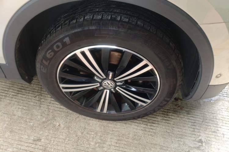 Used Volkswagen Tiguan L 2017 330TSI Automatic Two-Wheel Drive Flagship Edition Right Front Wheel Hub