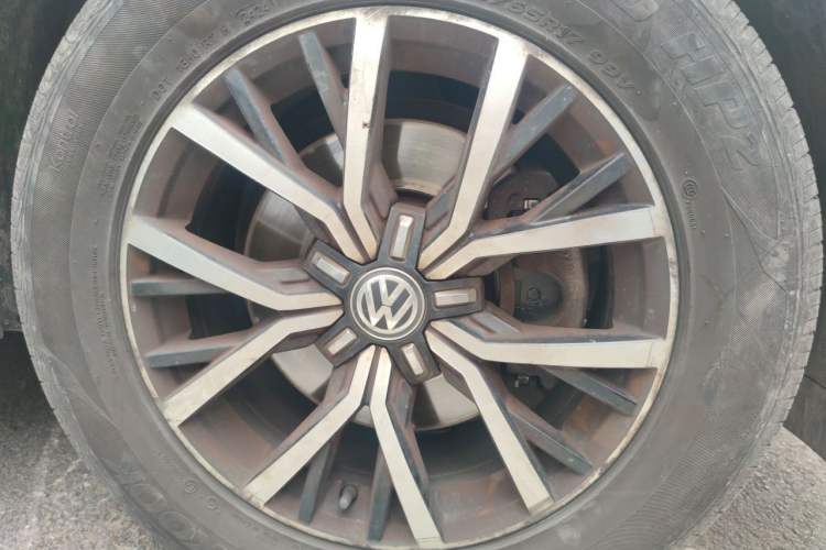 Used Volkswagen Tiguan L 2017 330TSI Automatic Two-Wheel Drive Luxury Edition Right Front Wheel Hub
