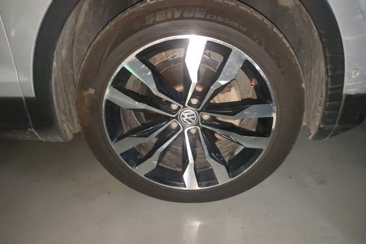 Used Volkswagen Tiguan L 2017 380TSI Automatic All-Wheel-Drive Flagship Edition Right Front Wheel Hub