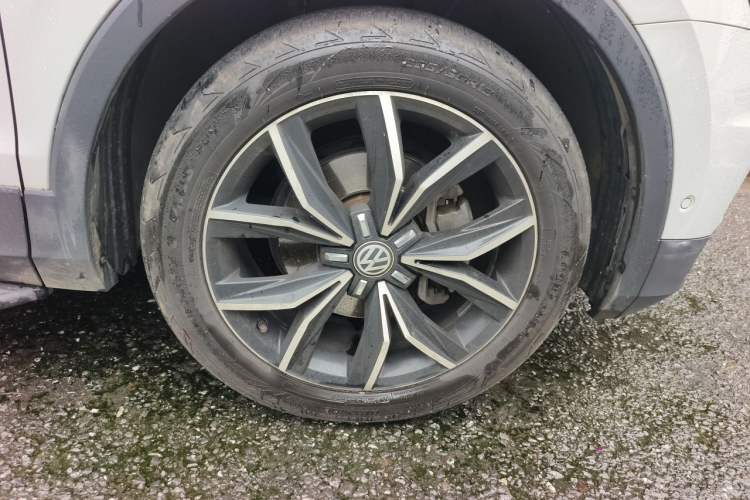 Used Volkswagen Tiguan L 2017 330TSI Automatic Two-Wheel Drive Flagship Edition Right Front Wheel Hub