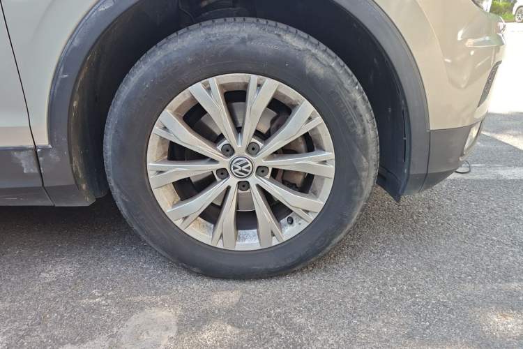 Used Volkswagen Tiguan L 2017 330TSI Automatic Two-Wheel Drive Luxury Edition Right Front Wheel Hub
