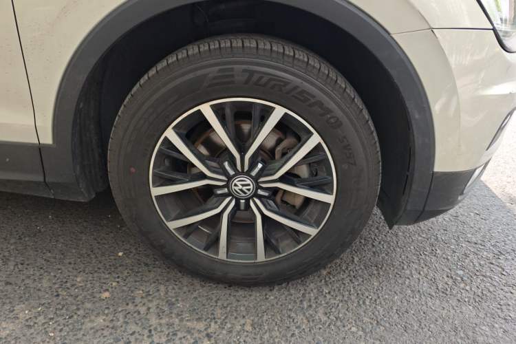 Used Volkswagen Tiguan L 2017 330TSI Automatic Two-Wheel Drive Luxury Edition Right Front Wheel Hub
