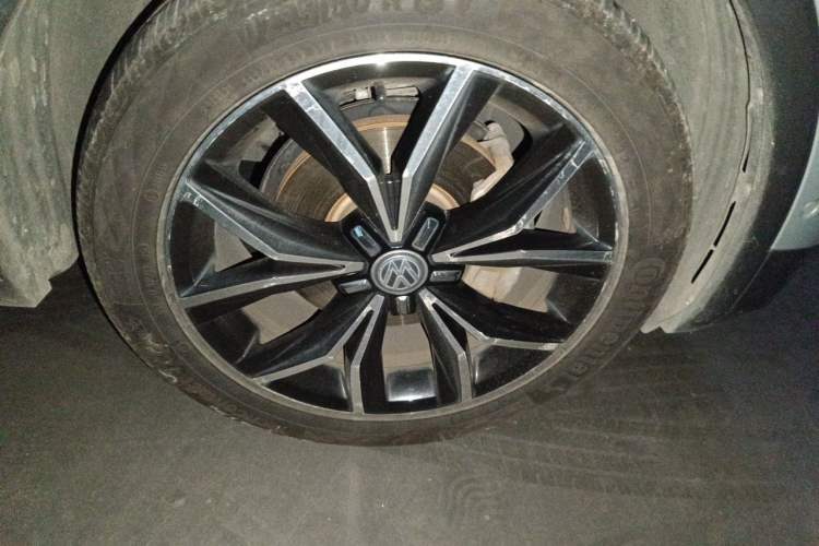 Used Volkswagen Tiguan L 2017 380TSI Automatic All-Wheel Drive Supreme Flagship Edition Right Front Wheel Hub