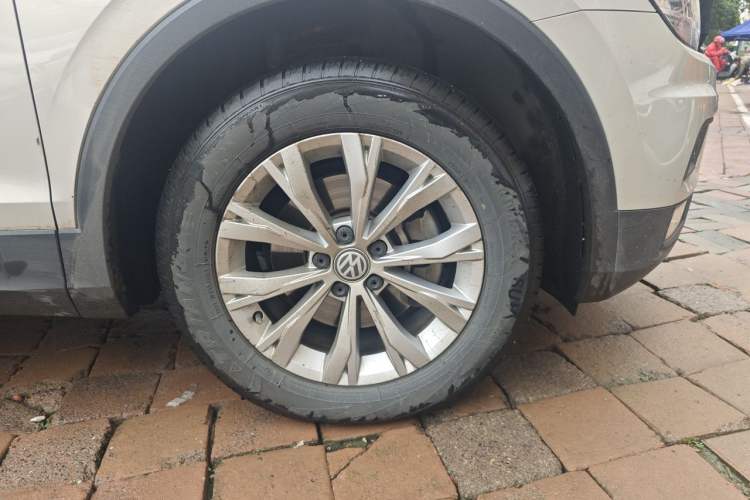 Used Volkswagen Tiguan L 2017 330TSI Automatic Two-Wheel Drive Luxury Edition Right Front Wheel Hub