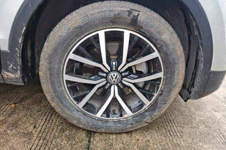 Used Volkswagen Tiguan L 2017 330TSI Automatic Two-Wheel Drive Luxury Edition Right Front Wheel Hub