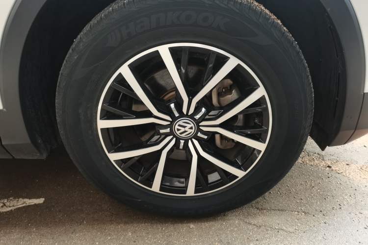 Used Volkswagen Tiguan L 2017 330TSI Automatic Two-Wheel Drive Luxury Edition Right Front Wheel Hub