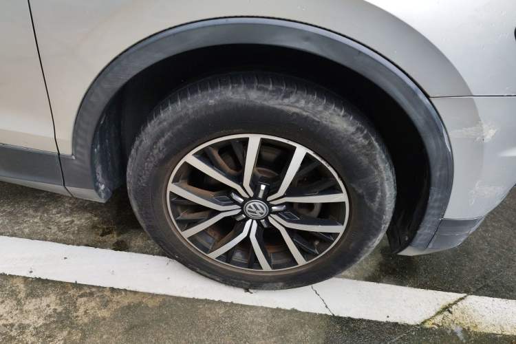 Used Volkswagen Tiguan L 2017 330TSI Automatic Two-Wheel Drive Comfort Edition Right Front Wheel Hub