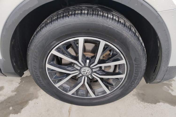 Used Volkswagen Tiguan L 2017 330TSI Automatic Two-Wheel Drive Luxury Edition Right Front Wheel Hub