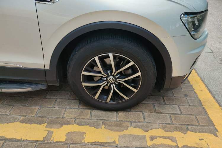 Used Volkswagen Tiguan L 2017 330TSI Automatic Two-Wheel Drive Luxury Edition Right Front Wheel Hub