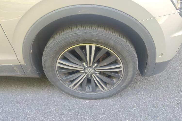 Used Volkswagen Tiguan L 2017 330TSI Automatic Two-Wheel Drive Flagship Edition Right Front Wheel Hub