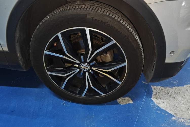 Used Volkswagen Tiguan L 2017 330TSI Automatic Two-Wheel Drive Flagship Edition Right Front Wheel Hub