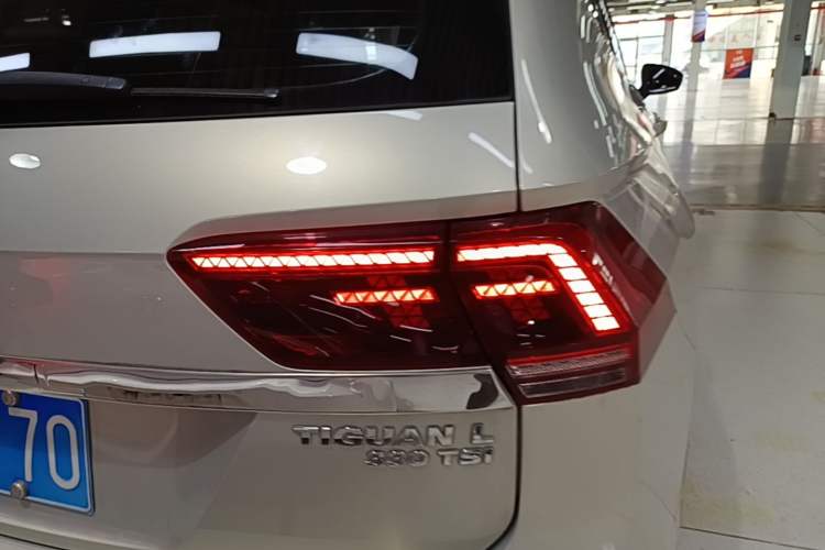 Used Volkswagen Tiguan L 2017 330TSI Automatic Two-Wheel Drive Flagship Edition Right Rear Taillight