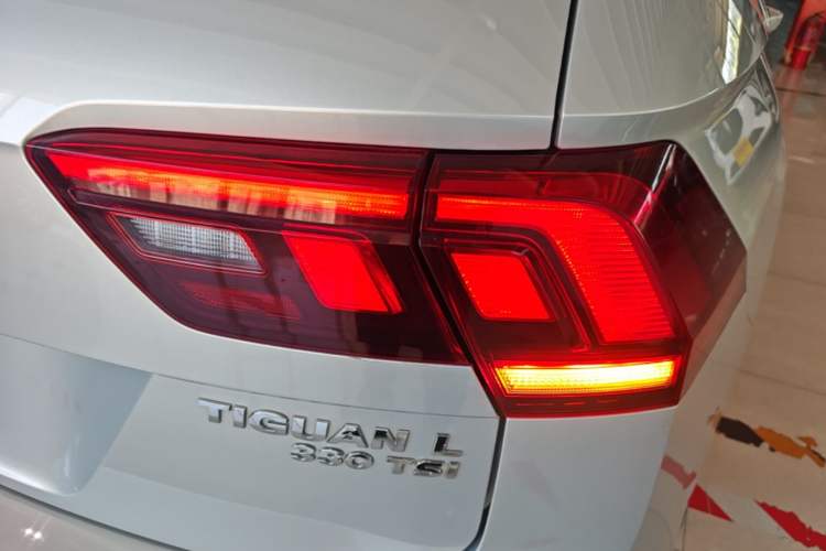 Used Volkswagen Tiguan L 2017 330TSI Automatic Two-Wheel Drive Luxury Edition Right Rear Taillight
