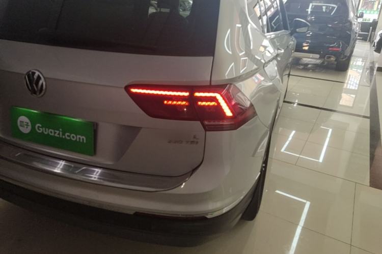 Used Volkswagen Tiguan L 2017 330TSI Automatic Two-Wheel Drive Flagship Edition Right Rear Taillight