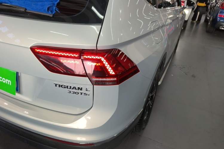 Used Volkswagen Tiguan L 2017 330TSI Automatic Two-Wheel Drive Flagship Edition Right Rear Taillight