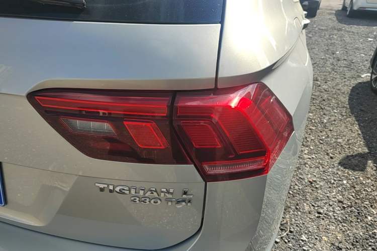 Used Volkswagen Tiguan L 2017 330TSI Automatic Two-Wheel Drive Luxury Edition Right Rear Taillight