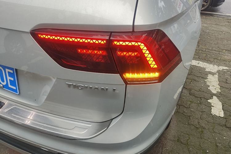 Used Volkswagen Tiguan L 2017 380TSI Automatic All-Wheel-Drive Luxury Edition Right Rear Taillight