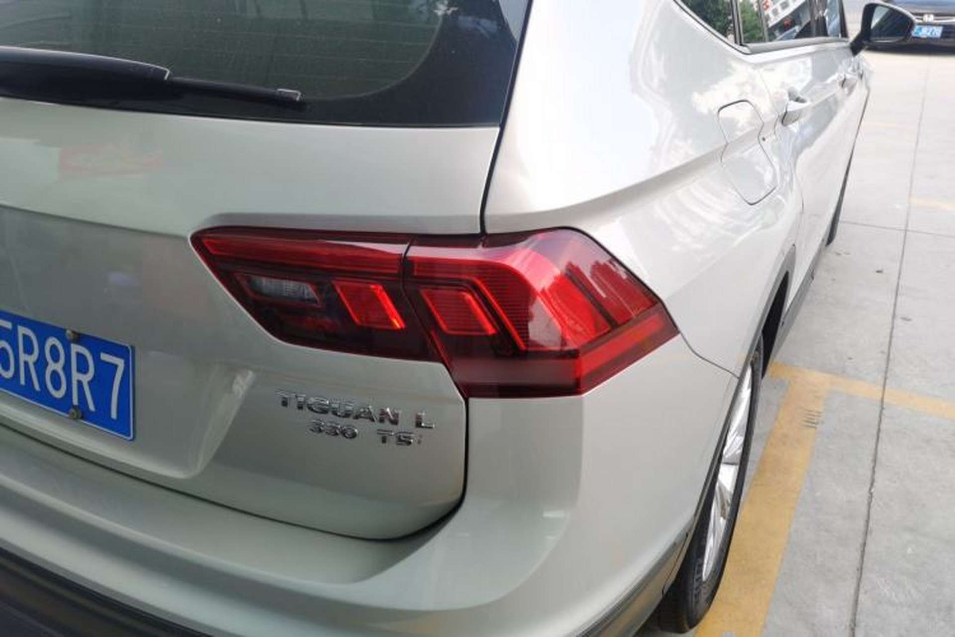 Used Volkswagen Tiguan L 2017 330TSI Automatic Two-Wheel Drive Luxury Edition Right Rear Taillight