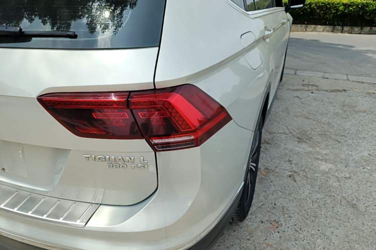 Used Volkswagen Tiguan L 2017 330TSI Automatic Two-Wheel Drive Flagship Edition Right Rear Taillight