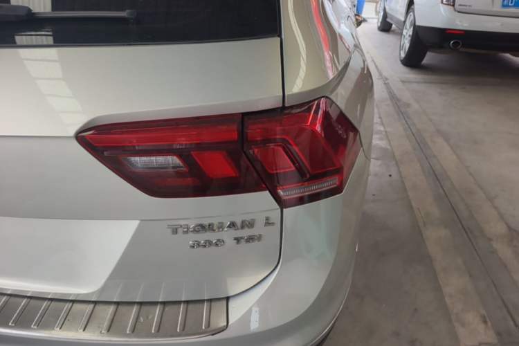 Used Volkswagen Tiguan L 2017 330TSI Automatic Two-Wheel Drive Luxury Edition Right Rear Taillight