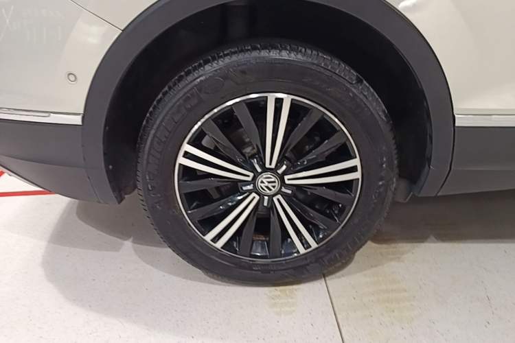 Used Volkswagen Tiguan L 2017 330TSI Automatic Two-Wheel Drive Flagship Edition Right Rear Wheel Hub